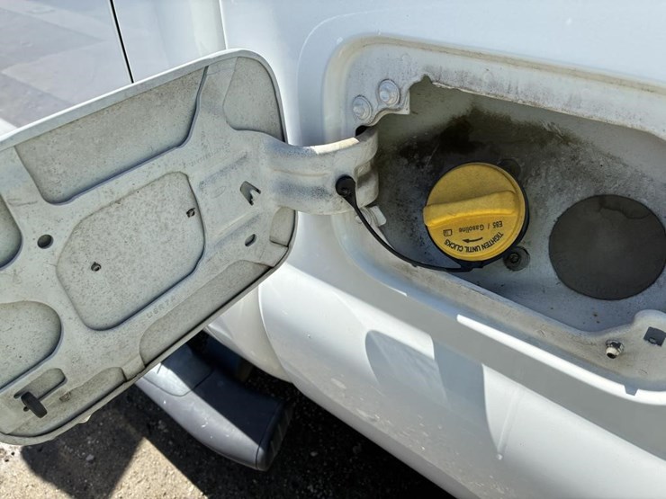 2011-ford-f250-xl-image-8