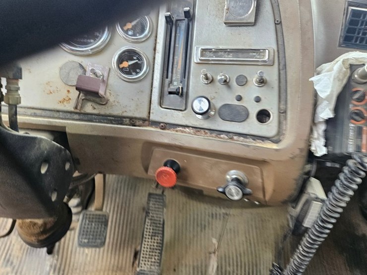 1995-ford-l8000-image-48