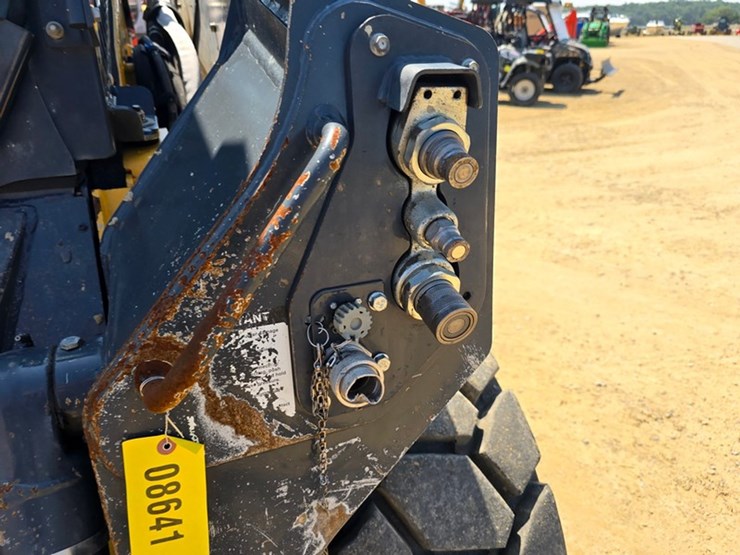 deere-330g-image-11