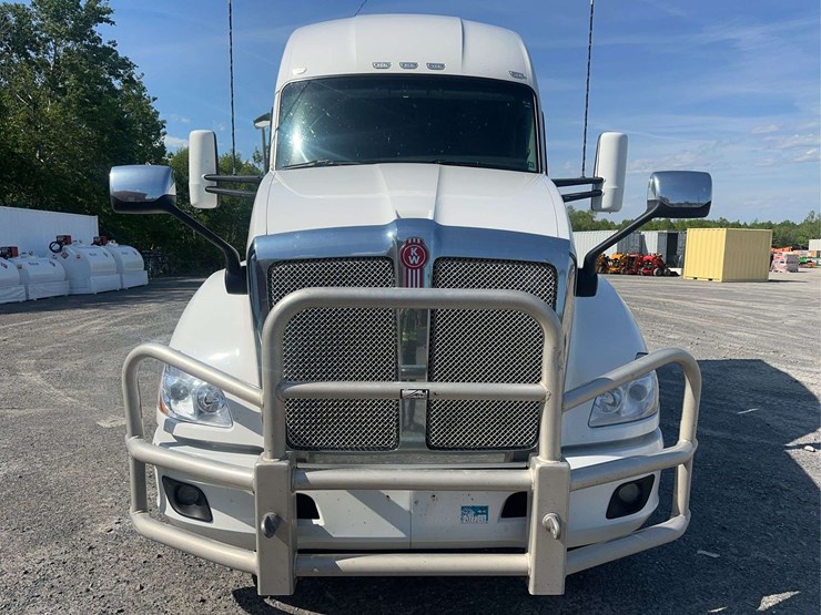 2022-kenworth-t680-image-2