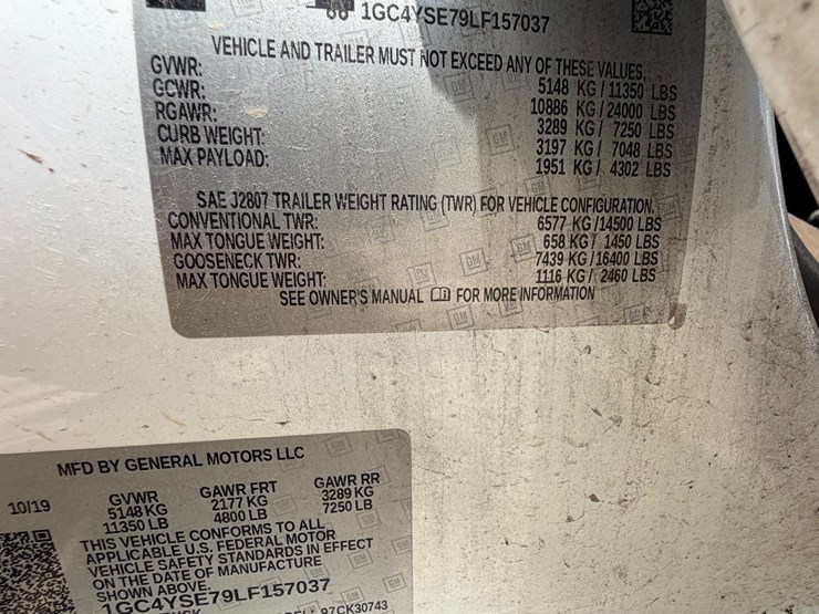 2020-chevrolet-3500hd-image-13