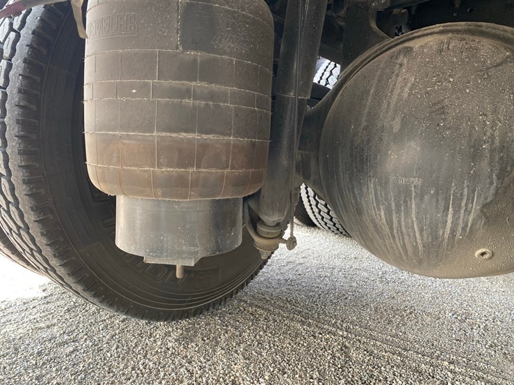 2019-peterbilt-579-image-25