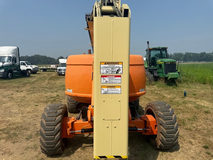 2012-jlg-600aj-image-23