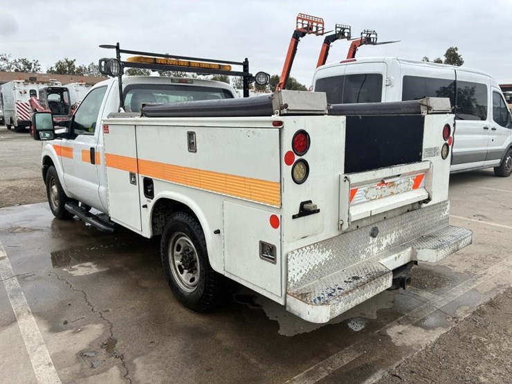 2014-ford-f250-xl-image-4