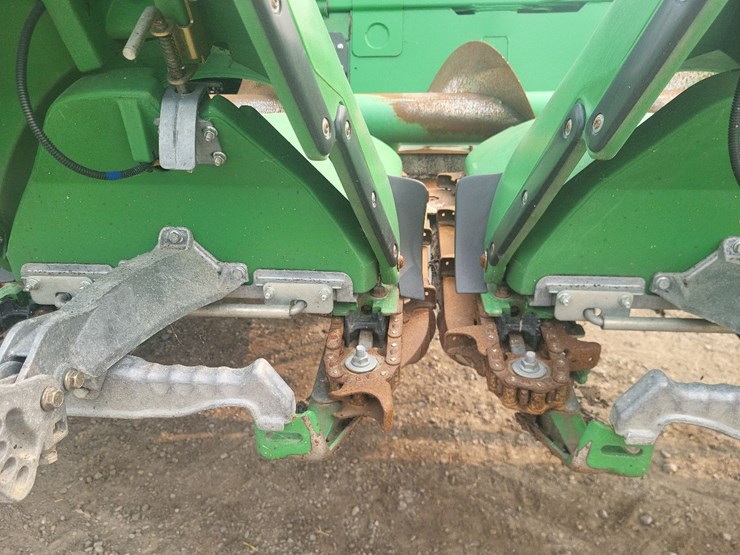 2014-john-deere-612c-corn-head---field-ready-image-23