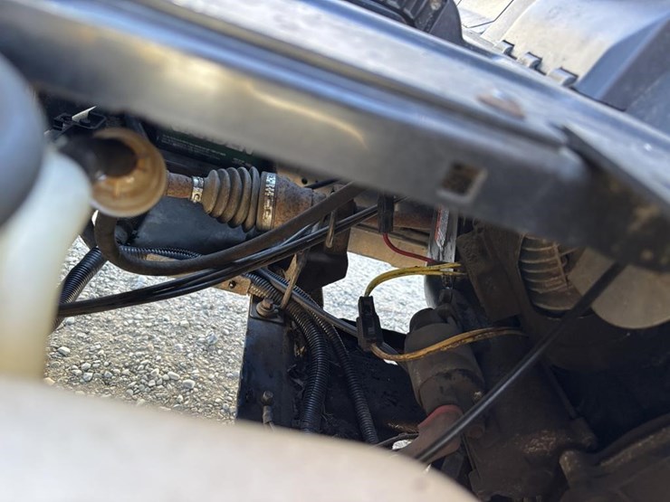 2014-john-deere-gator-xuv-550-image-26