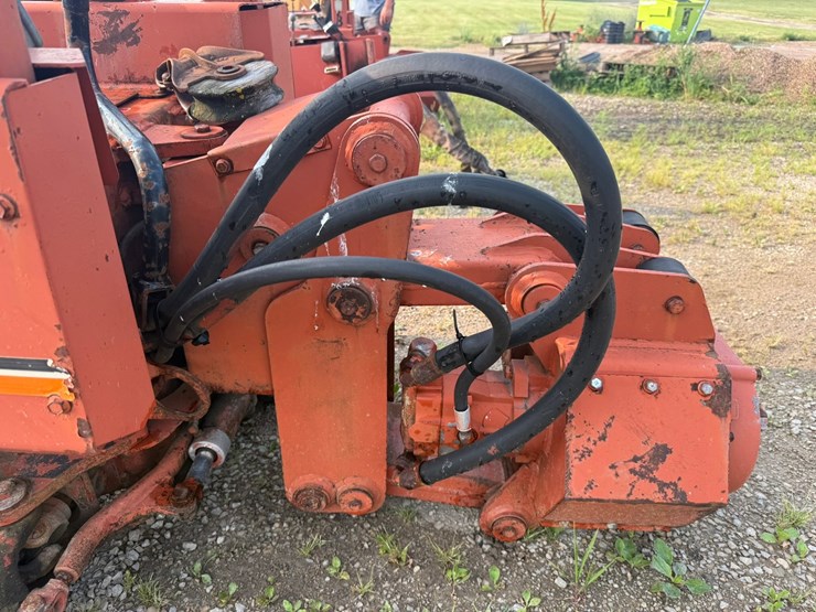 ditch-witch-350sx-image-32