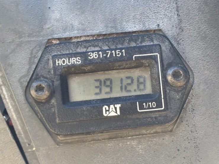 2014-caterpillar-226b3-image-44