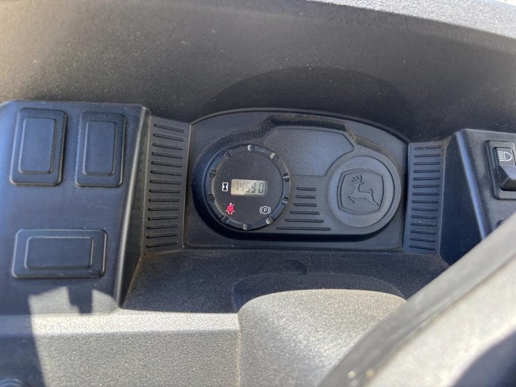 2014-john-deere-gator-xuv-550-image-14