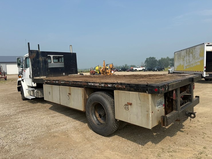2000-freightliner-fl60-image-3