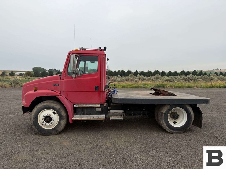 1999-freightliner-fl80-image-2