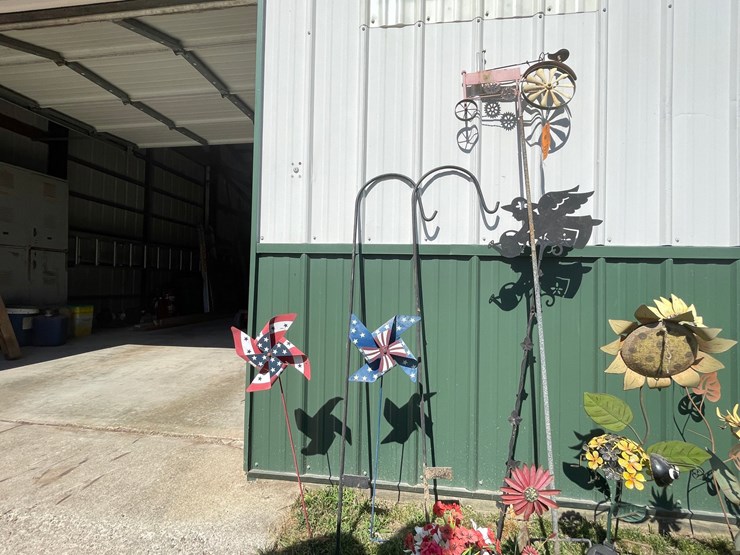 #2144-•-various-metal-yard-decorations-image-5