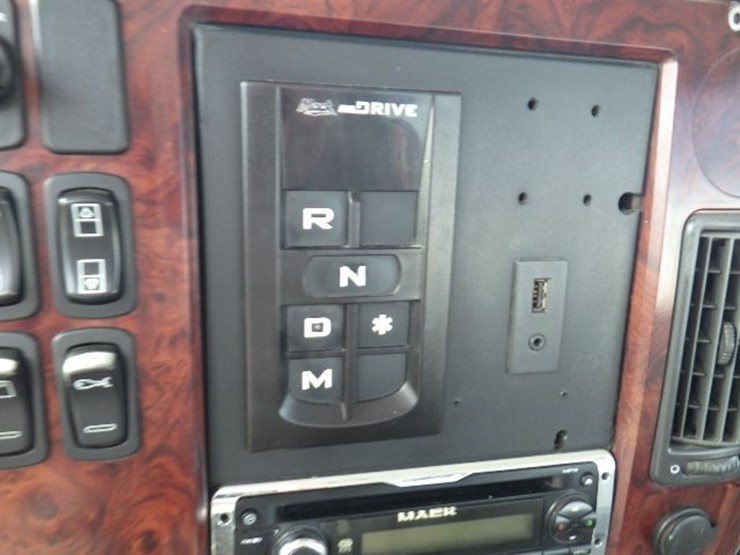 2013-mack-pinnacle-cxu613-image-15