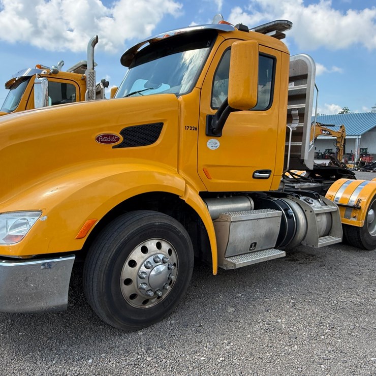 2015 PETERBILT 579