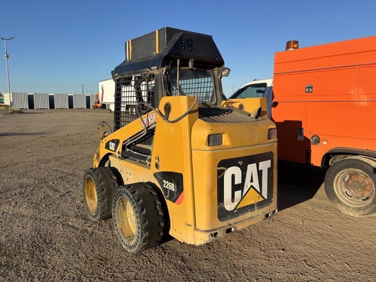 2014-caterpillar-226b3-image-4