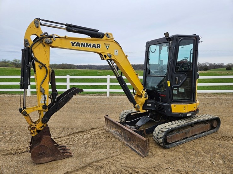 yanmar-vio35-image-1