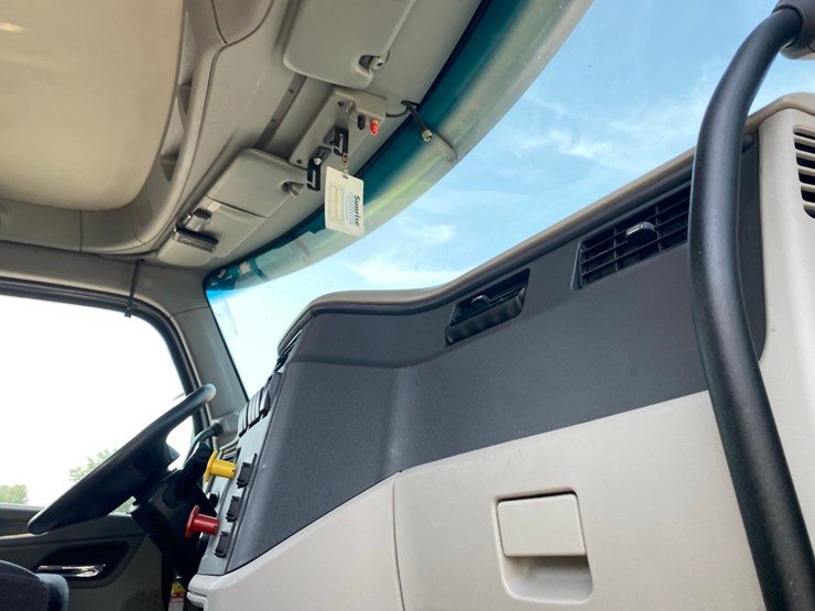 2019-peterbilt-579-image-47