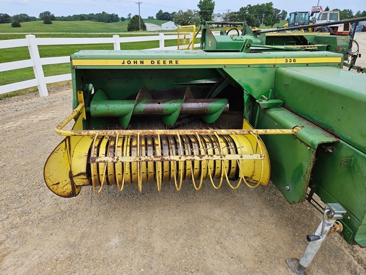 john-deere-336-image-11