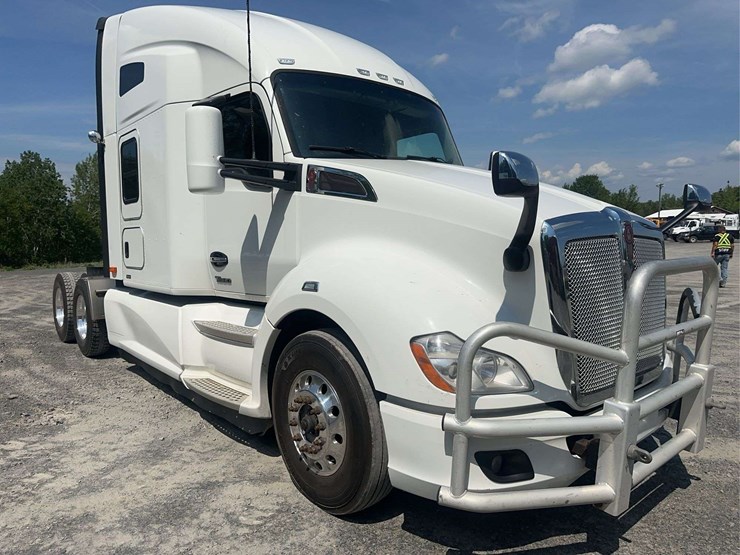 2022-kenworth-t680-image-3
