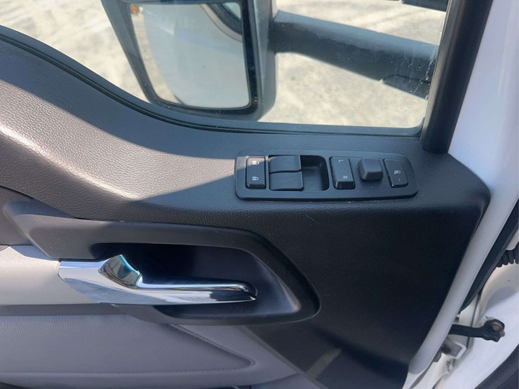 2022-kenworth-t680-image-33