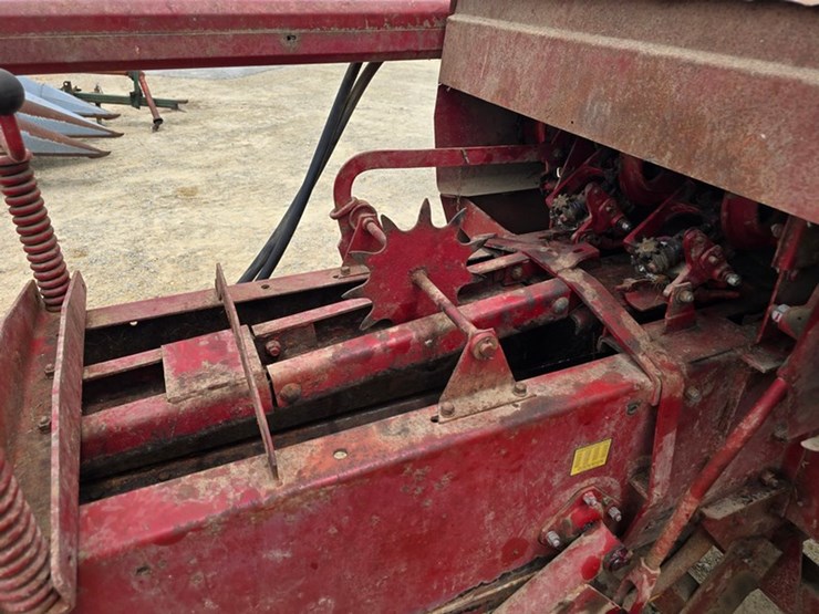 new-holland-315-image-17