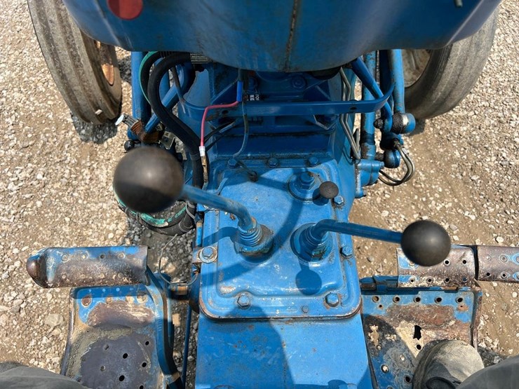 ford-2810-image-22