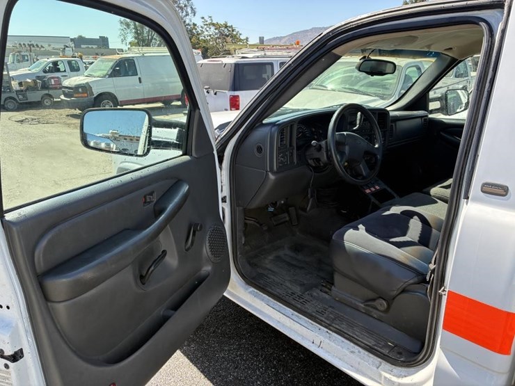 2003-chevrolet-silverado-2500-image-11
