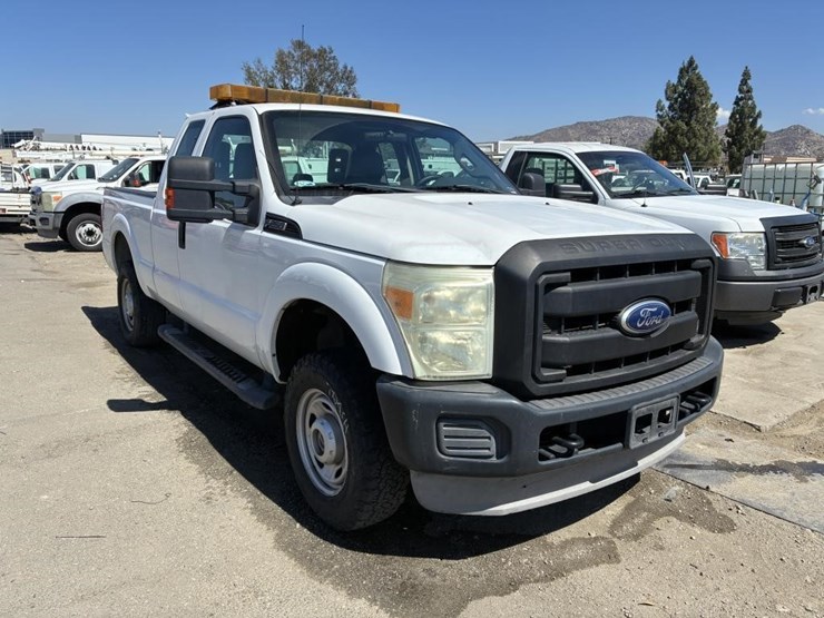 2011-ford-f250-xl-image-2