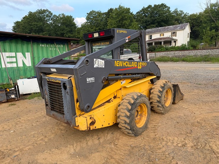 #4069-•-new-holland-ls180-wheeled-skid-steer-image-5