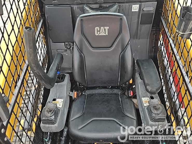 2025-caterpillar-255-image-25