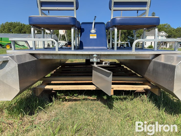 kennedy-10.5’-pedal-powered-pontoon-image-18