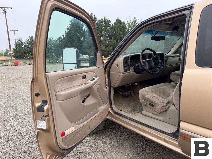 2001-chevrolet-silverado-2500hd-image-19