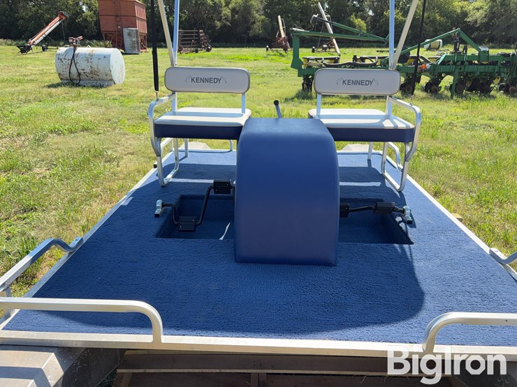 kennedy-10.5’-pedal-powered-pontoon-image-11
