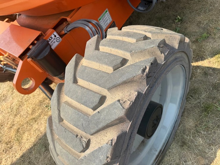 2012-jlg-600aj-image-38