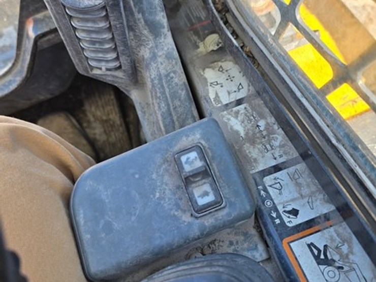 deere-330g-image-18