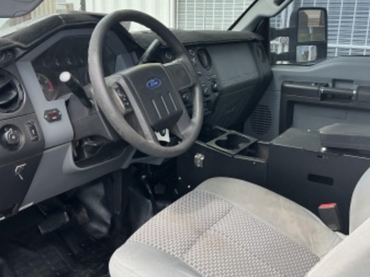 2016-ford-f550-image-28