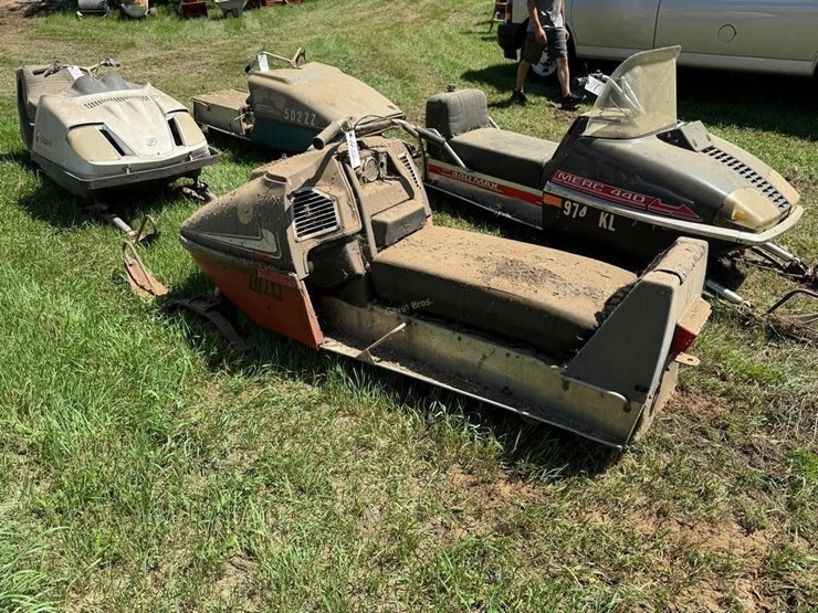 rupp-440-wt-snowmobile-image-1