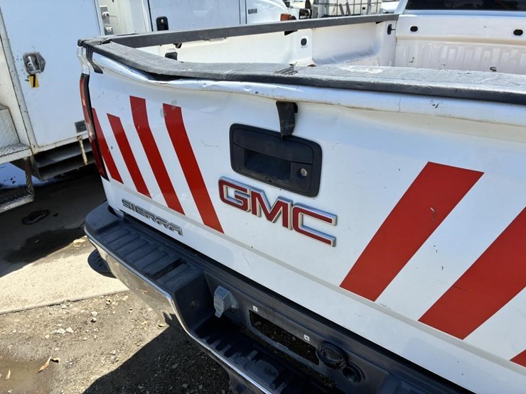 2015-gmc-3500hd-image-6
