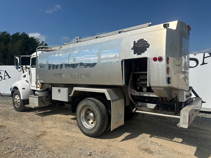 2007-peterbilt-335-image-3