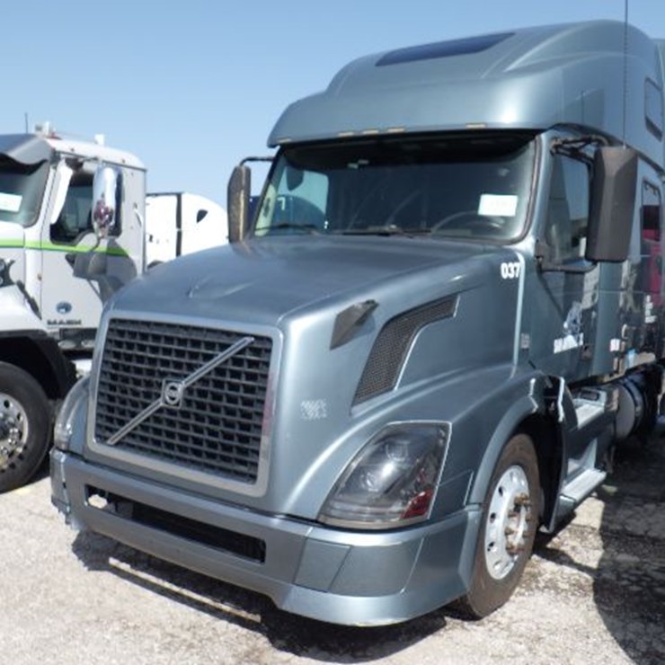 2012 VOLVO VNL780