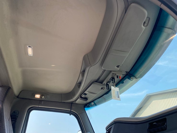 2019-peterbilt-579-image-48