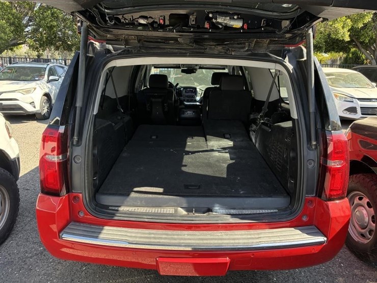 2018-chevrolet-suburban-image-17