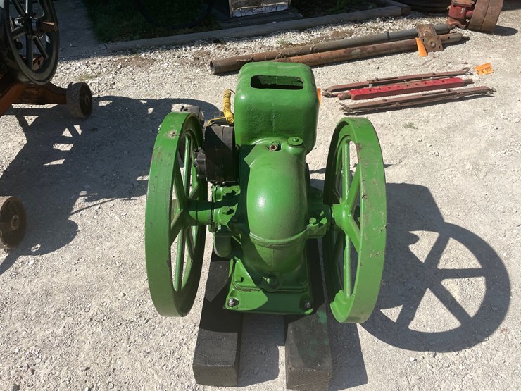 #2115-•-1-1/2-hp-john-deere-model-e-gas-engine-image-3