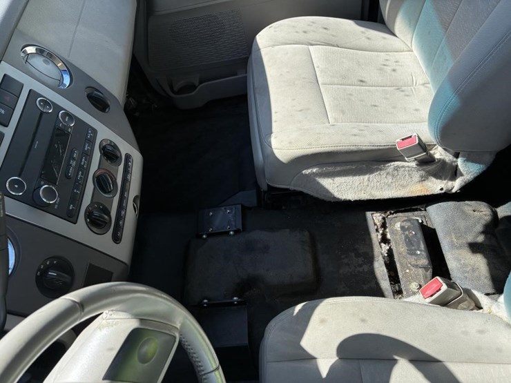 2012-ford-expedition-xlt-image-19