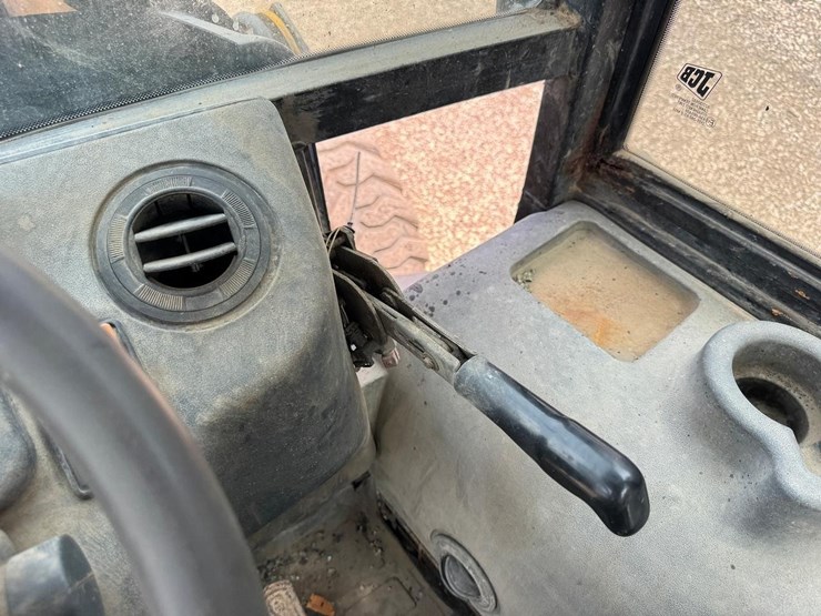jcb-214e-image-27
