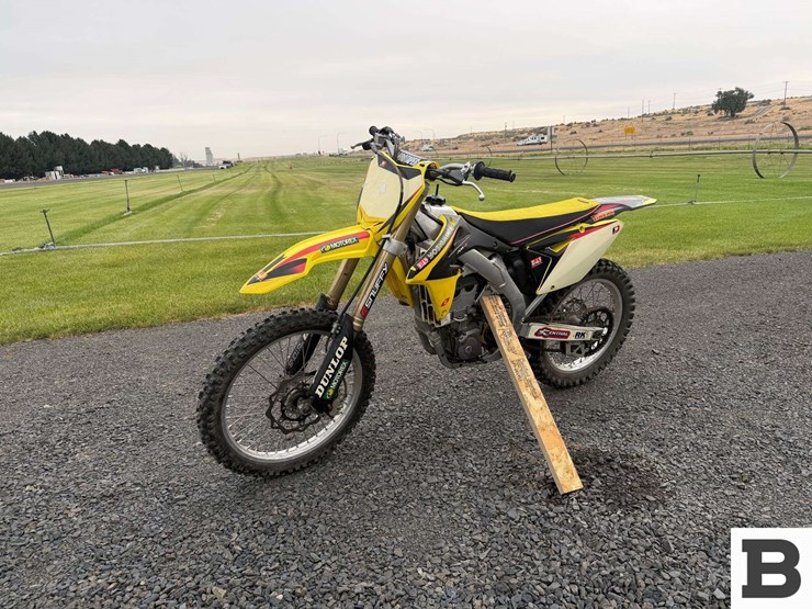 2012-suzuki-rmz450-competition-dirt-bike-image-1