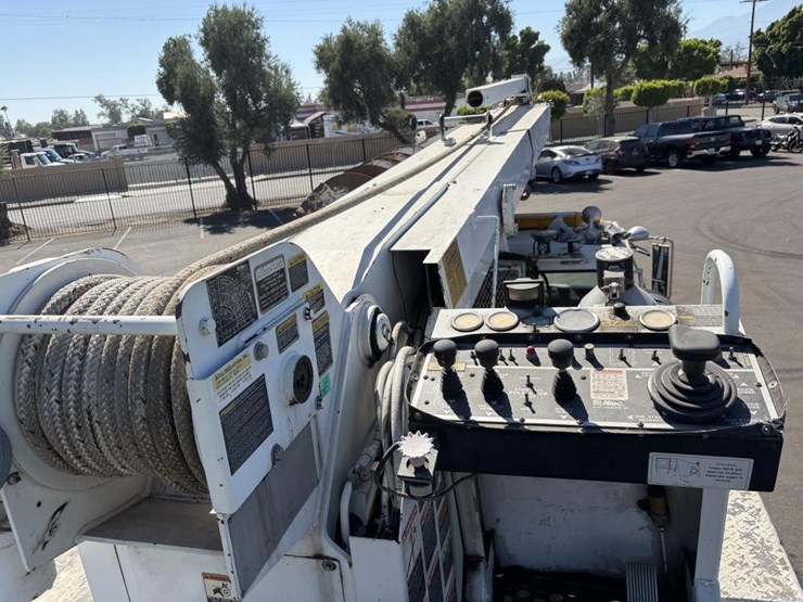 2000-freightliner-fl80-service-utility-truck-image-14