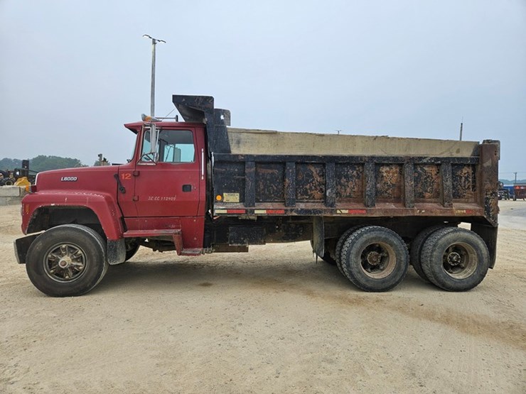 1995-ford-l8000-image-2