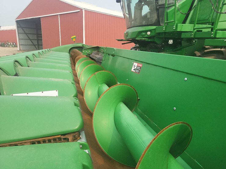 2014-john-deere-612c-corn-head---field-ready-image-18