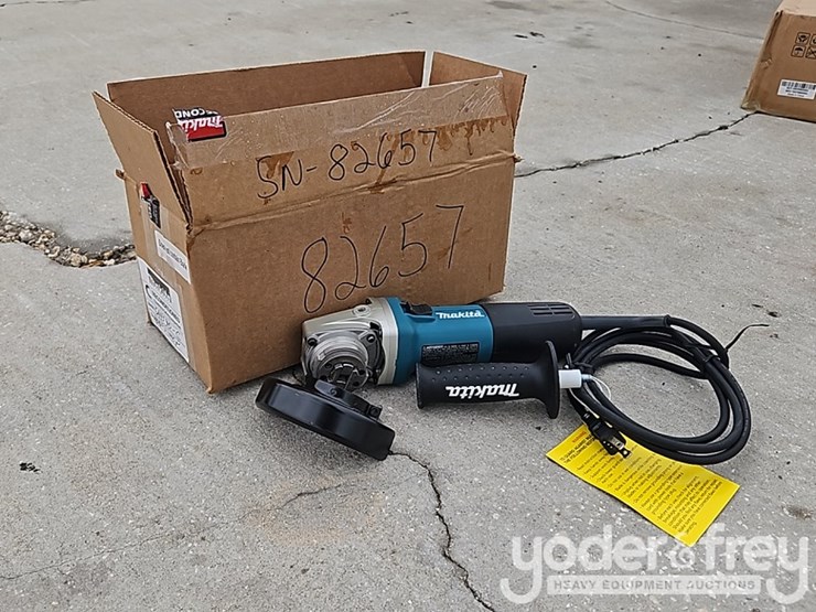 makita-ga4570-image-1